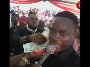 Video: Odunlade Adekola Sprays Money, Dance At His New Party At His N150Million Newly Completed Home In ABK
